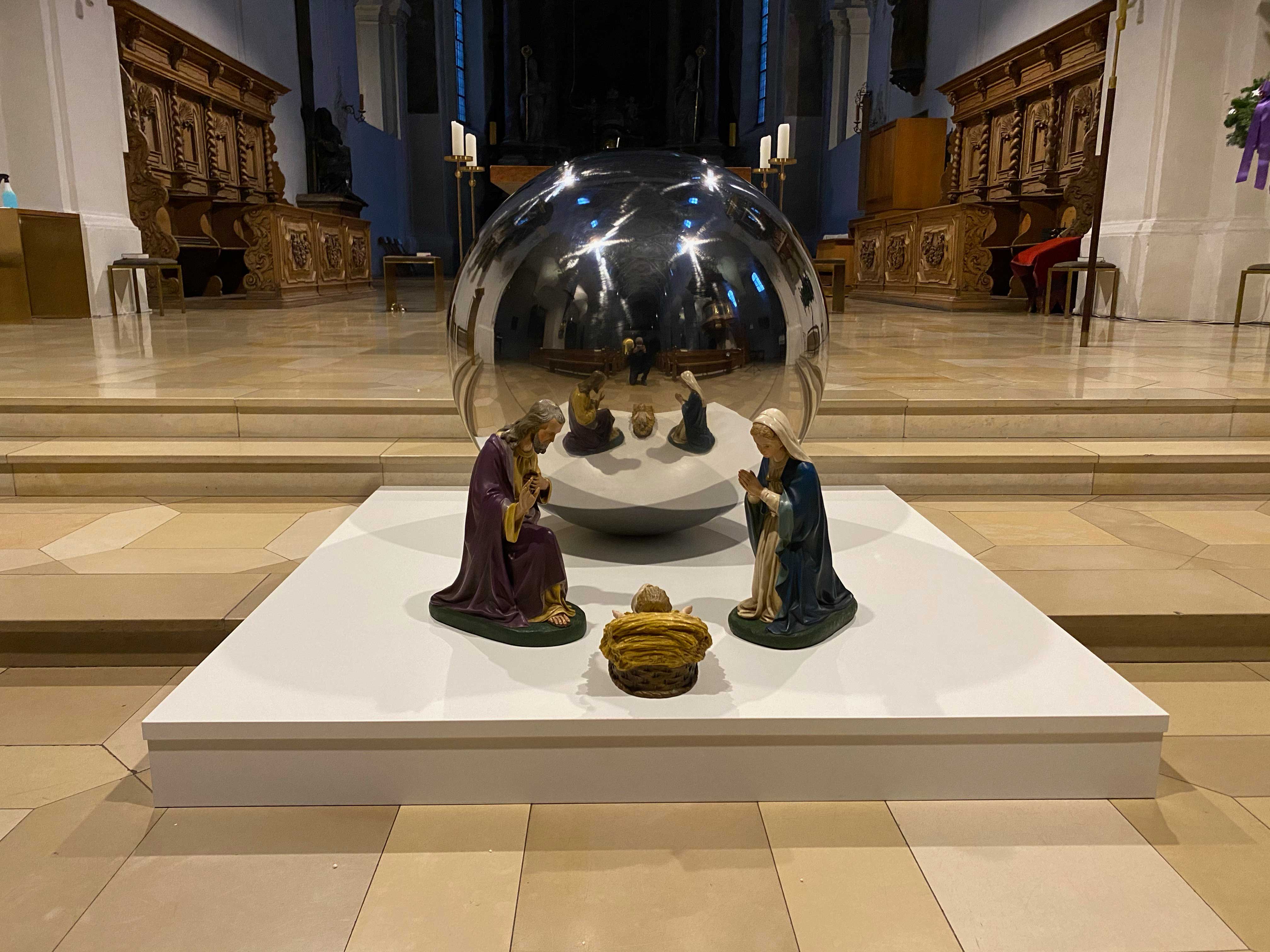Dominik Schleicher, "Selbstfindung" (2019) in der Niedermünsterkirche, Kunstsammlungen des Bistums Regensburg (Foto: Dominik Schleicher)
